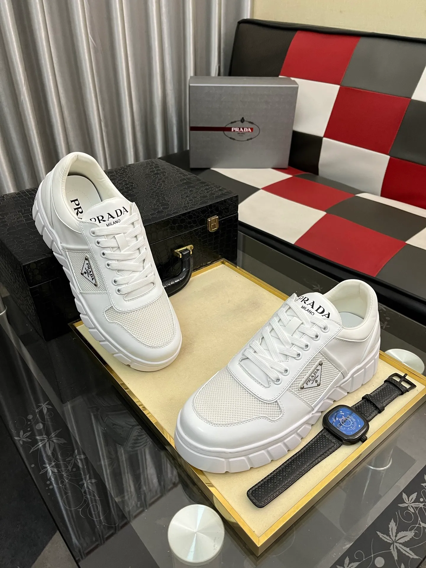 Men's shoes 💰: 560⌚⌚ high version. High-quality new PRADA counters are launched simultaneously. The new men's shoes and 😘 fabrics are selected from first-layer cowhide. Lining: Imported cowhide leather lining. 👍🏿High-end☄️Open-molded non-slip rubber outsole, exquisite lines, simple and elegant, comfortable and high-end for leisure travel. Number of yards: 38 to 44. (Can be customized for 45 non-refundable)